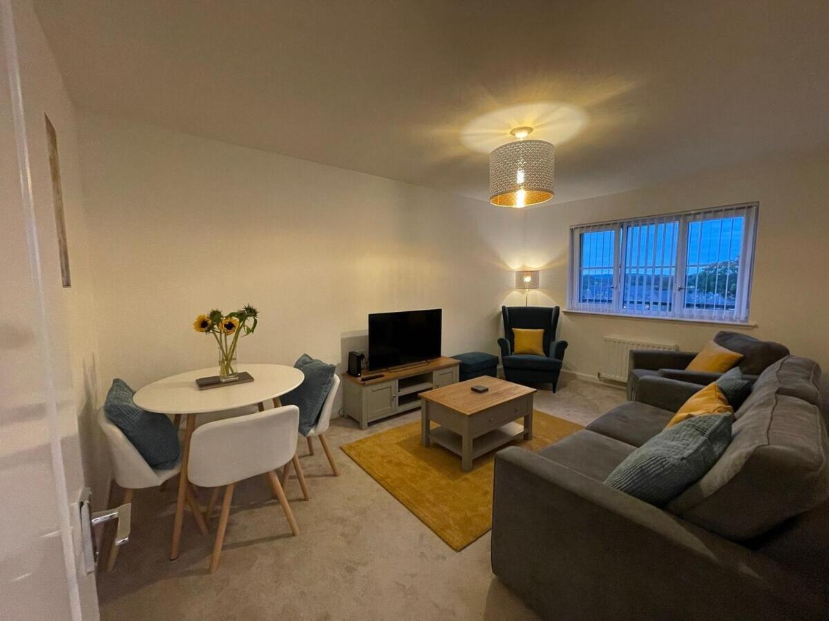 2 Bedroom Luxury Flat In Quiet Village Of Bishopton บิช็อปตัน ภายนอก รูปภาพ
